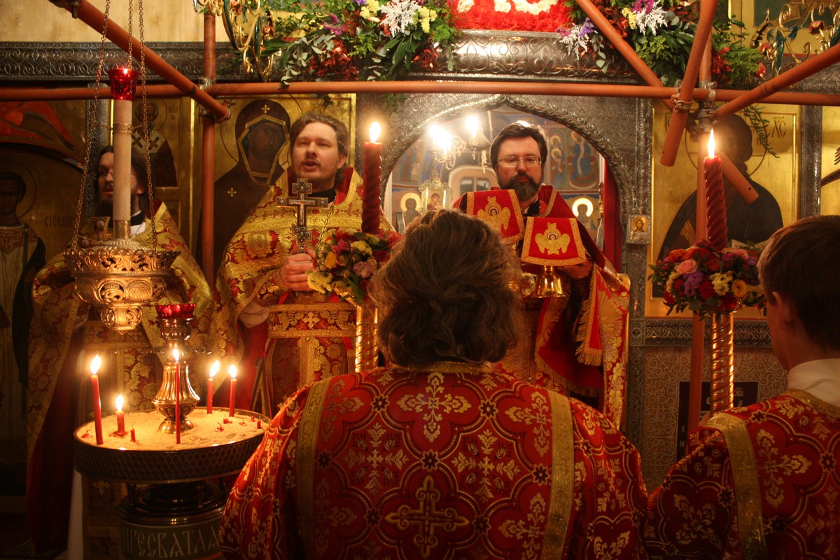 Когда начинается пасхальное богослужение. Сельский храм пасхальное богослужение. Пасхальное богослужение в Рафие. Литургия на Пасху в Орле. Пасхальное богослужение в Хатуни.