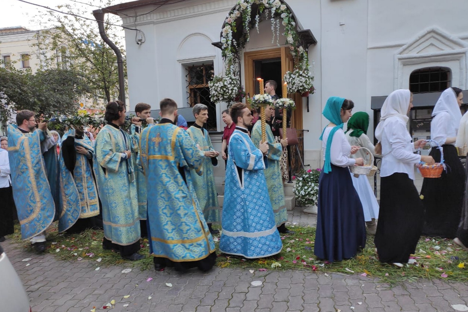 30.08.20 Чин погребения Плащаницы Пресвятой Богородицы (фото Е. и Л. Марченко)